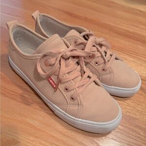 Dusty Pink Levi’s LaceUp Women’s Sneakers with Rose Gold Accents, Ankle Tab, US6